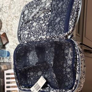 VERA BRADLEY NWT Perennial Gray-Navy and White Floral Travel Cosmetic Organizer